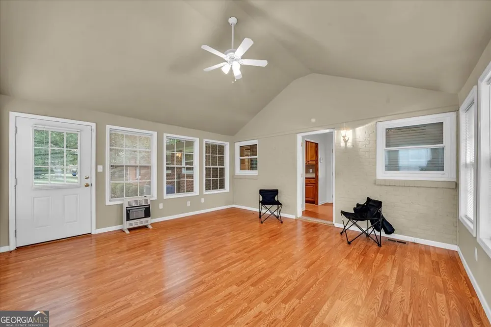 240 E Peter ST Cochran, GA 31014