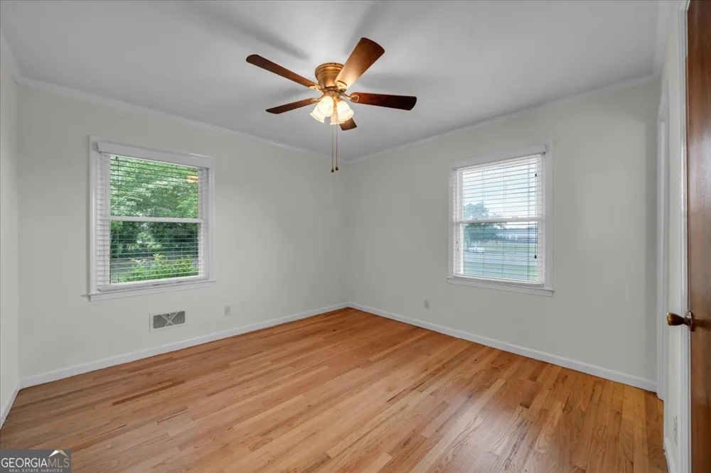 240 E Peter ST Cochran, GA 31014