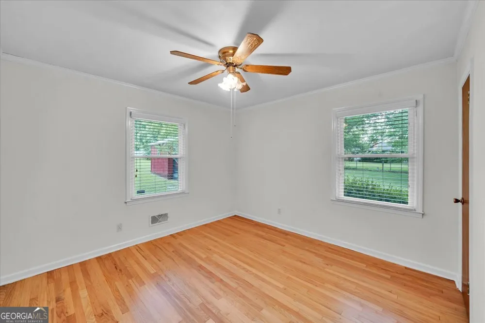 240 E Peter ST Cochran, GA 31014