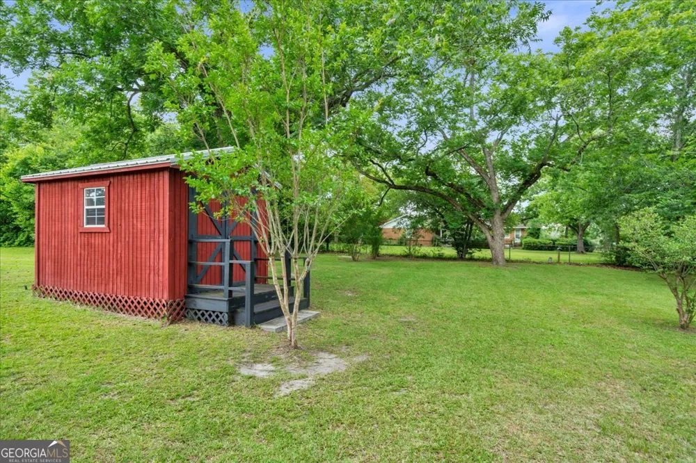 240 E Peter ST Cochran, GA 31014