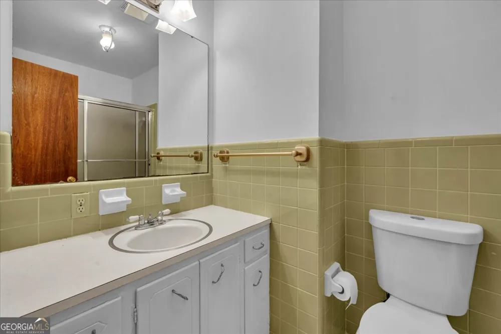240 E Peter ST Cochran, GA 31014