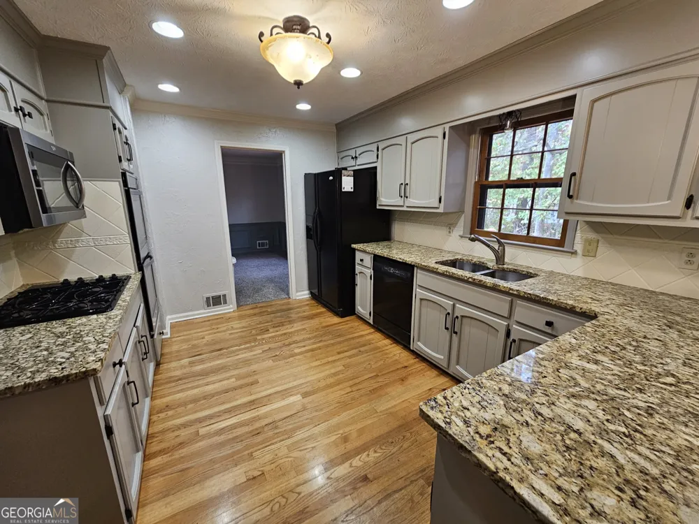 5525 Wedgewood CT SW Lilburn, GA 30047