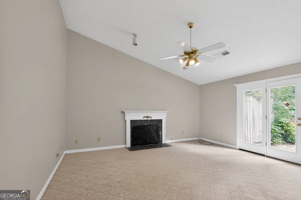 1990 Hutton DR Grayson, GA 30017
