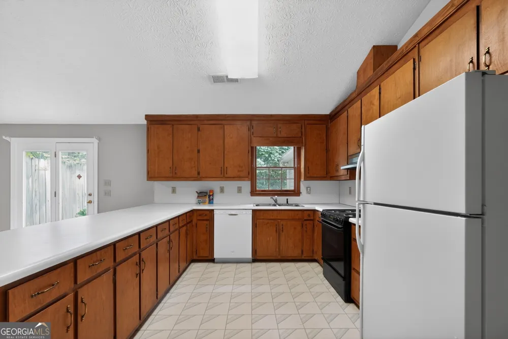 1990 Hutton DR Grayson, GA 30017