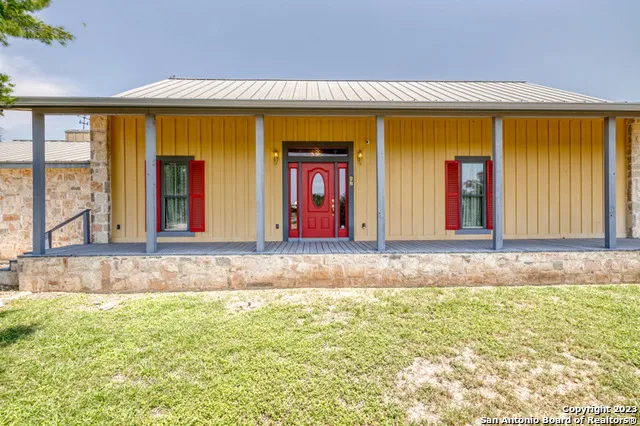 28 River Place Rd Rio Frio, TX 78879