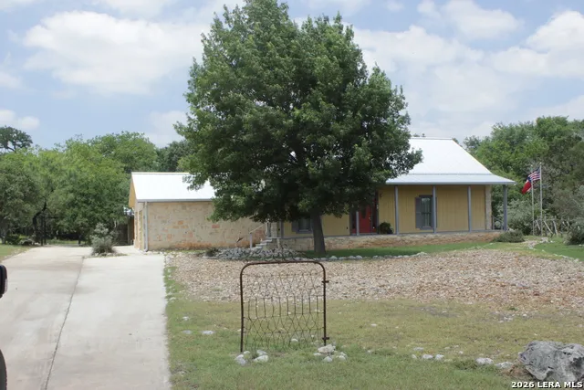28 River Place Rd Rio Frio, TX 78879