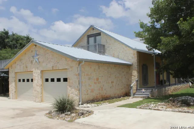 28 River Place Rd Rio Frio, TX 78879