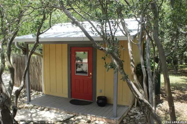 28 River Place Rd Rio Frio, TX 78879