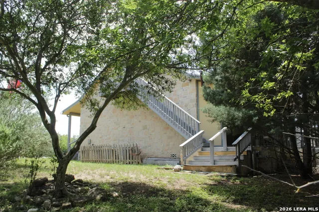 28 River Place Rd Rio Frio, TX 78879