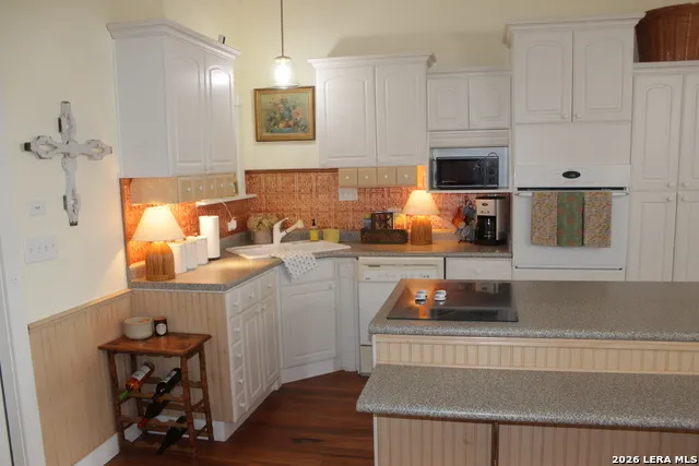 28 River Place Rd Rio Frio, TX 78879