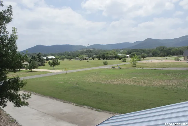 28 River Place Rd Rio Frio, TX 78879
