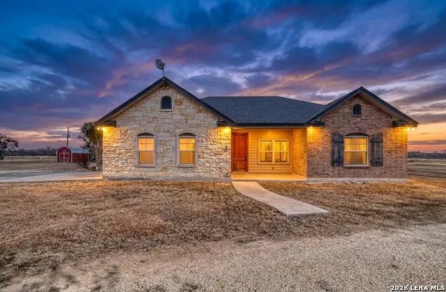 8 Valley View Uvalde, TX 78801