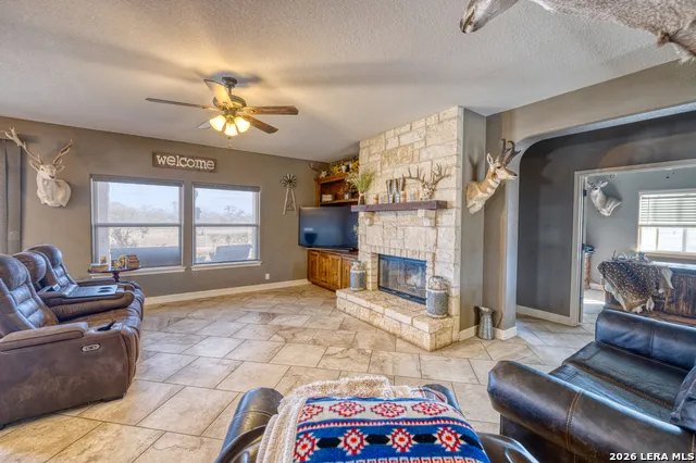 8 Valley View Uvalde, TX 78801