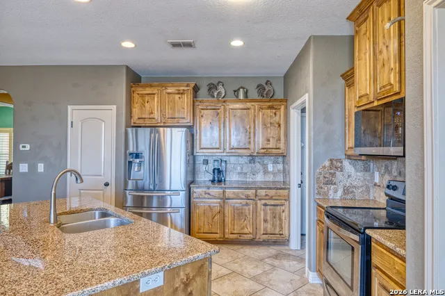 8 Valley View Uvalde, TX 78801