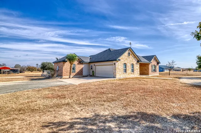 8 Valley View Uvalde, TX 78801