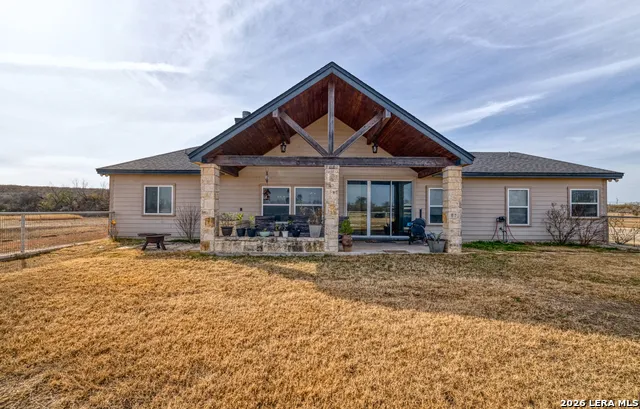 8 Valley View Uvalde, TX 78801