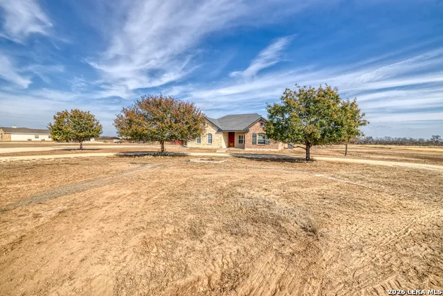 8 Valley View Uvalde, TX 78801