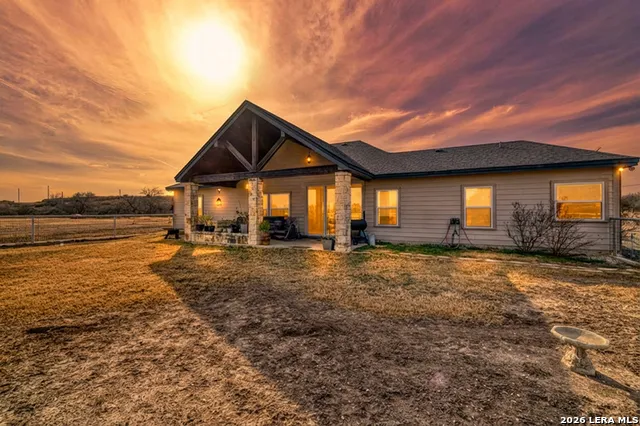 8 Valley View Uvalde, TX 78801