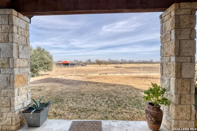 8 Valley View Uvalde, TX 78801