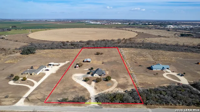 8 Valley View Uvalde, TX 78801