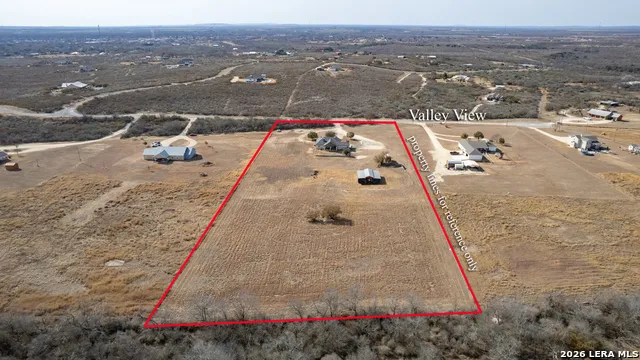 8 Valley View Uvalde, TX 78801