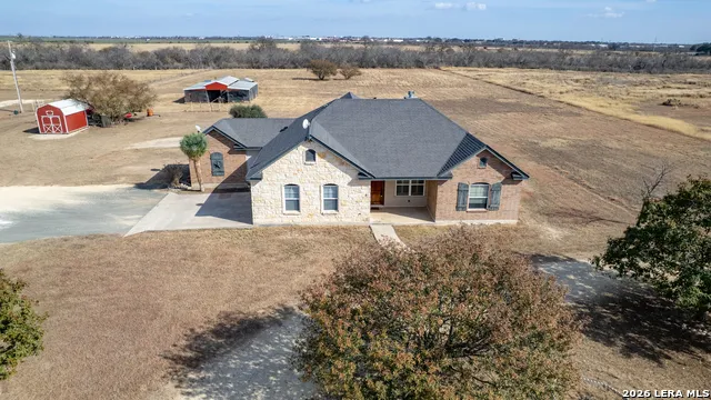 8 Valley View Uvalde, TX 78801