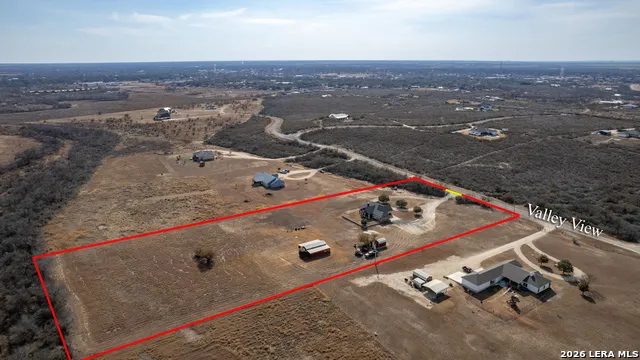 8 Valley View Uvalde, TX 78801
