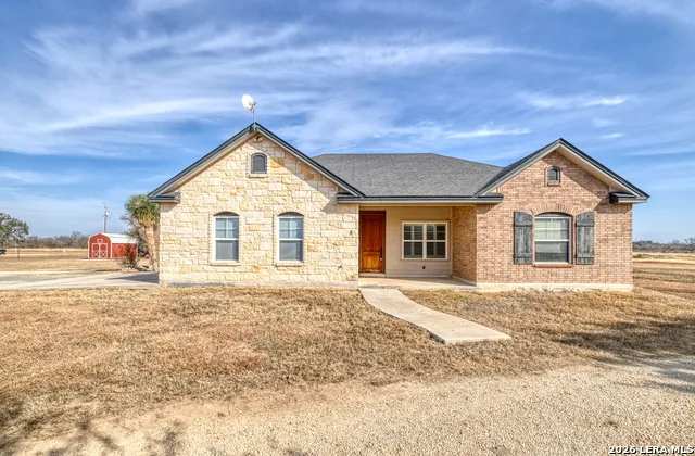8 Valley View Uvalde, TX 78801