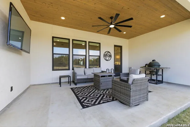 541 Rio Azul Pipe Creek, TX 78063