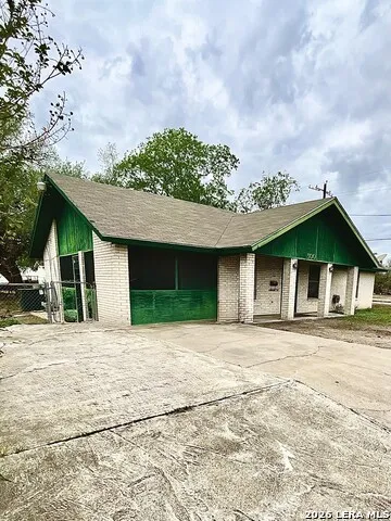 500 S MINNEAPOLIS ST Beeville, TX 78102