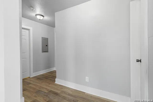 600 W Park Devine, TX 78016