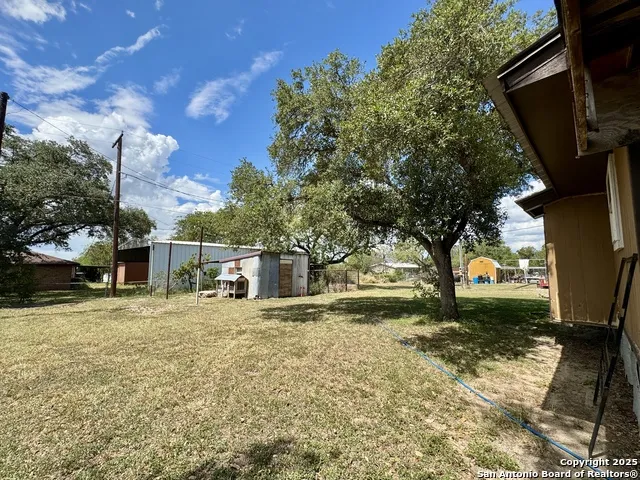 1503 Hill St Three Rivers, TX 78071