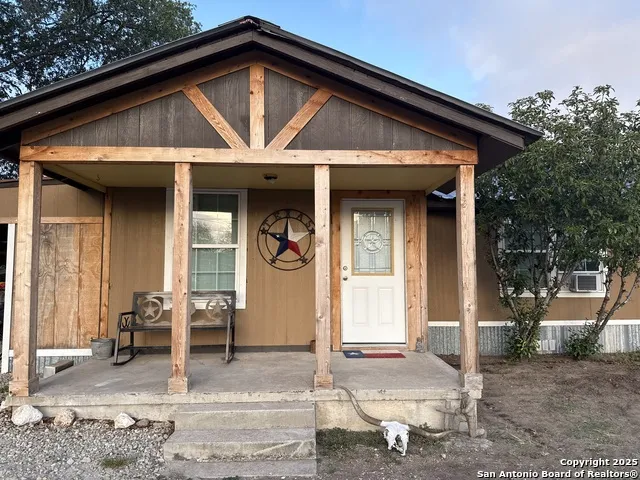 1503 Hill St Three Rivers, TX 78071