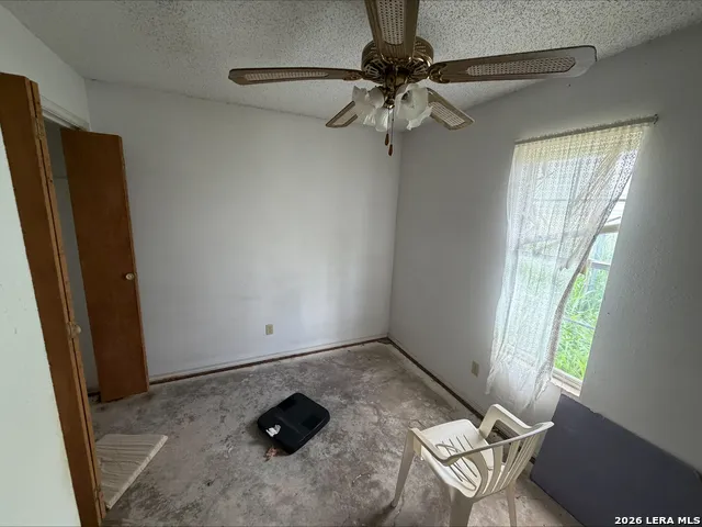 802 County Line Rd Jourdanton, TX 78026