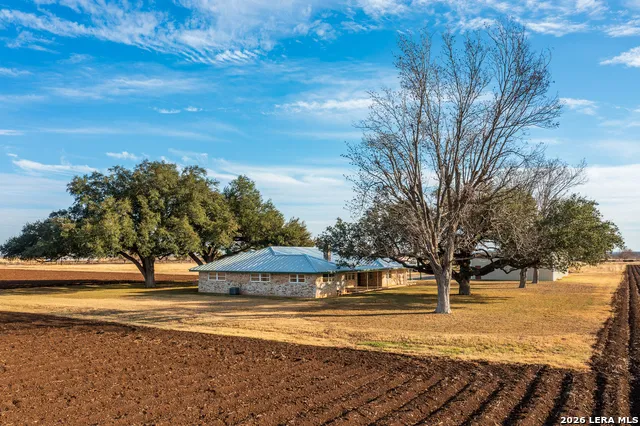 3830 County Road 541 Hondo, TX 78861