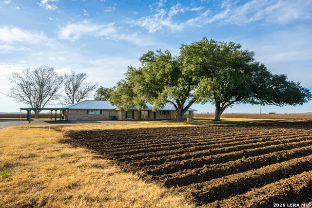 3830 County Road 541 Hondo, TX 78861