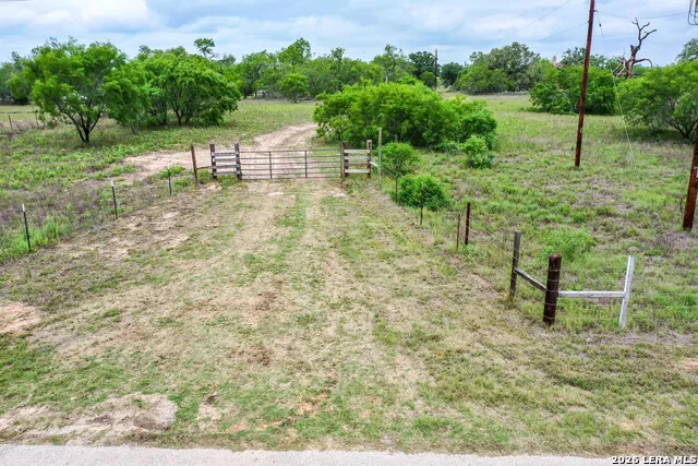 8933 County Road 401 Floresville, TX 78114