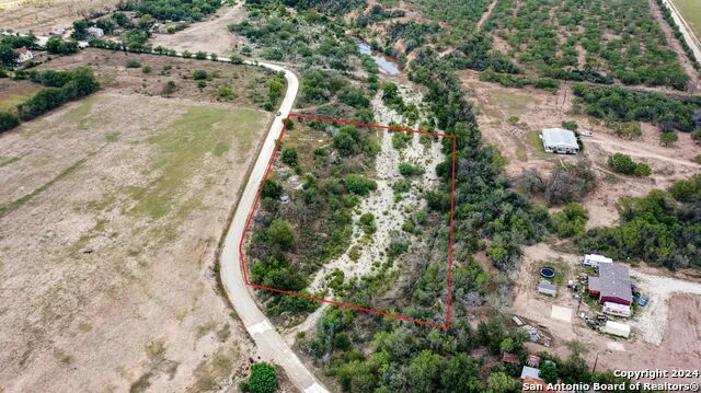613 county road 441 Hondo, TX 78861