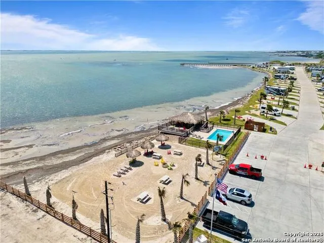 101 Caribbean Dr Unit 6 Corpus Christi, TX 78418