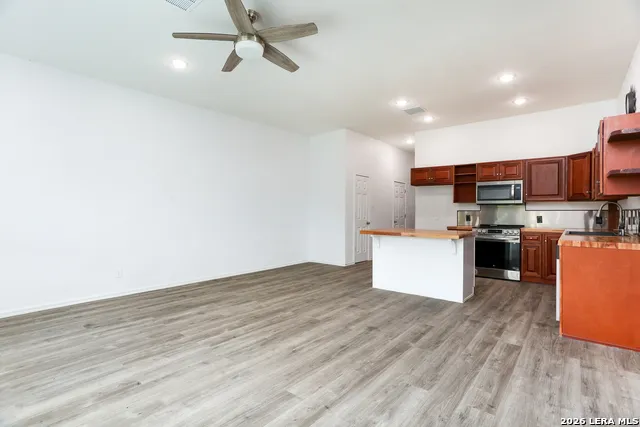 8611 Key Windy Way Unit 2 Converse, TX 78109