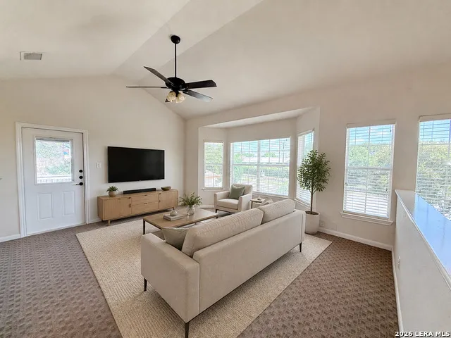 1271 E Common St New Braunfels, TX 78130