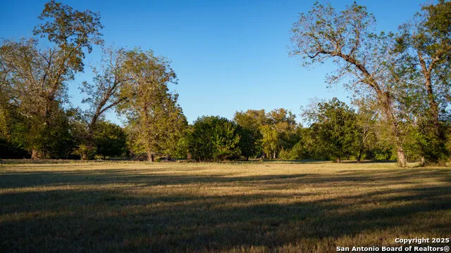 380 Clinton Rd Cuero, TX 77954