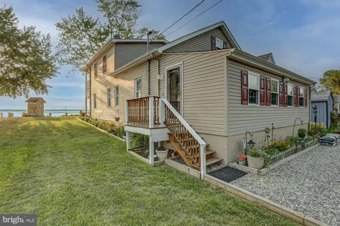 197 RIVER DR