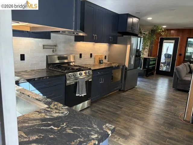 29600 Lassen Dr Long Barn, CA 95335