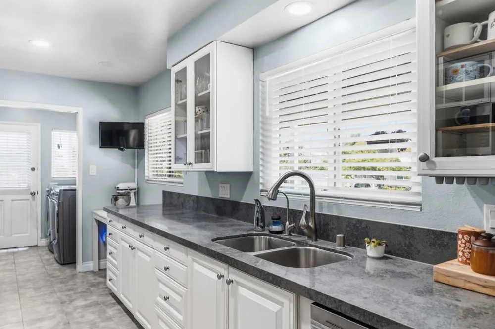 125 Encanto Dr. Escondido, CA 92027