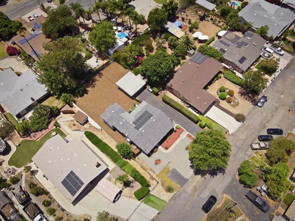 125 Encanto Dr. Escondido, CA 92027