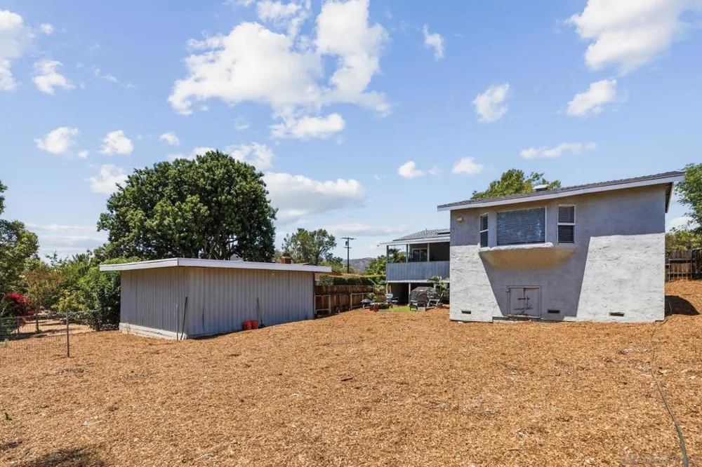 125 Encanto Dr. Escondido, CA 92027