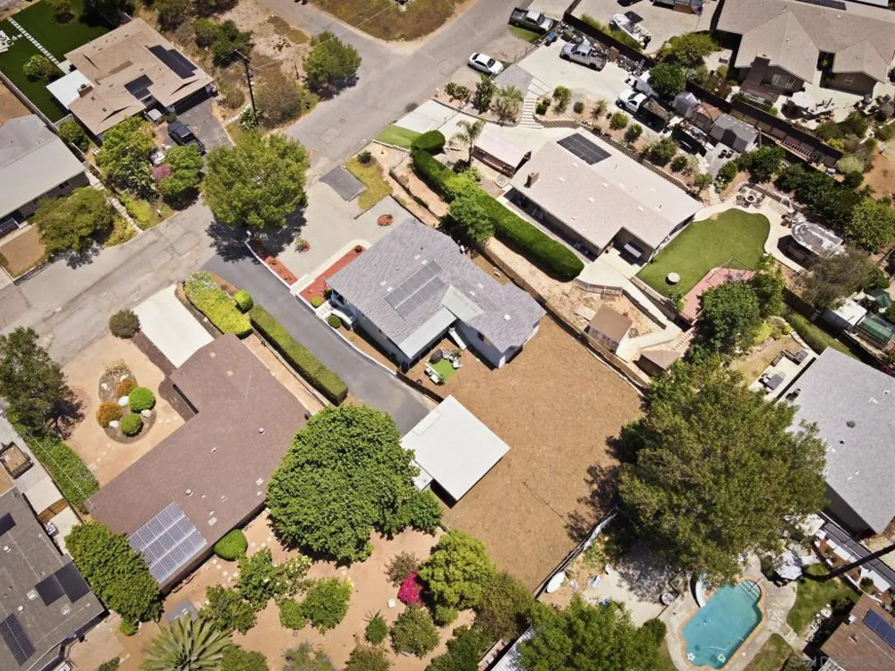 125 Encanto Dr. Escondido, CA 92027