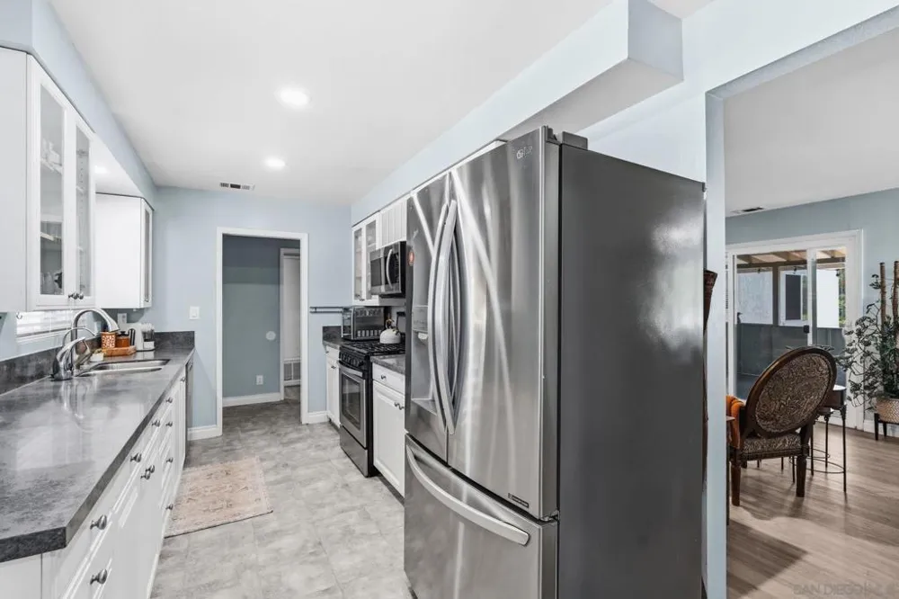 125 Encanto Dr. Escondido, CA 92027