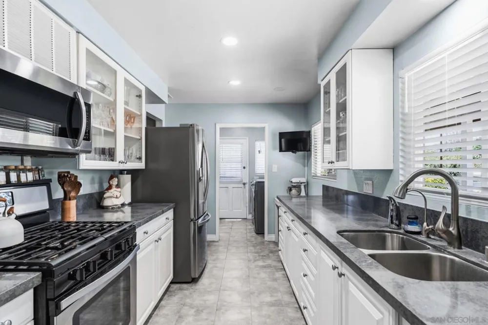 125 Encanto Dr. Escondido, CA 92027